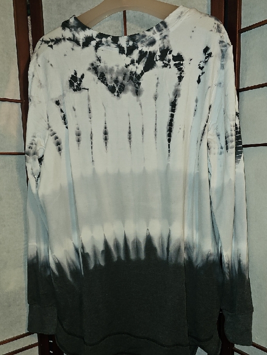 GreenTea Black & White Ombre Tie-Dye Long Sleeve Pullover - Picture 3 of 3